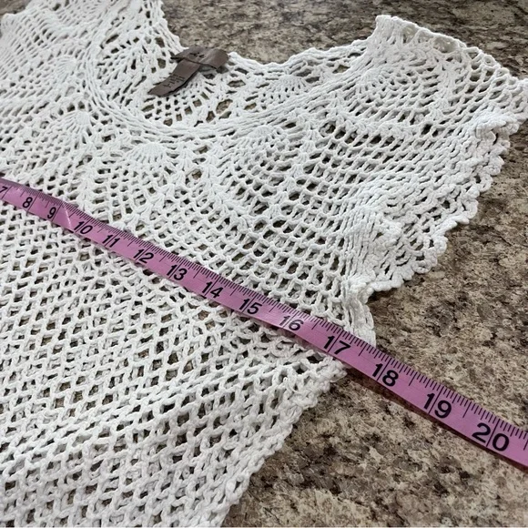 i.e. Soft White Crochet Women's Top Size L - Picture 5 of 8